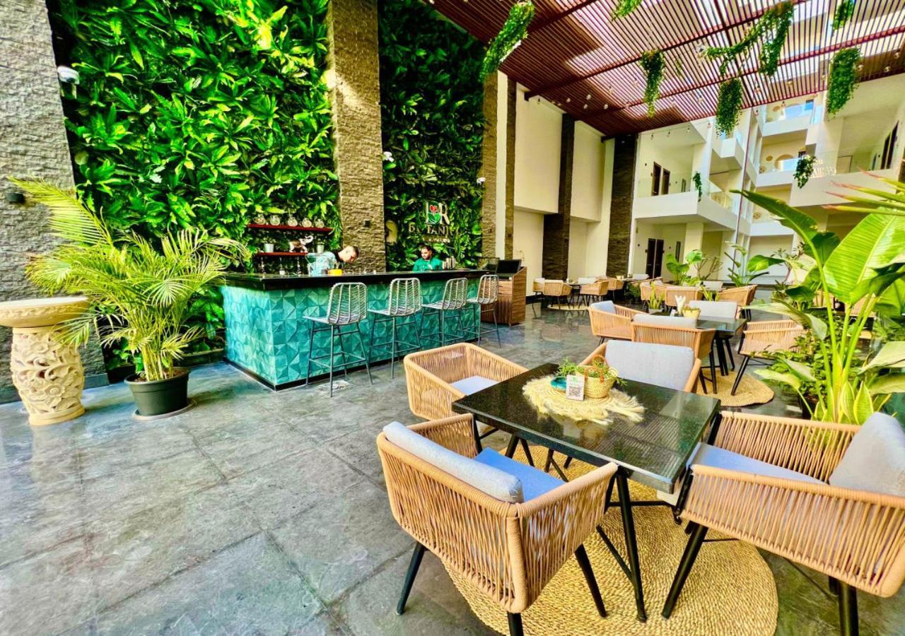 Sanctuary Sunlit Hurghada Haven With 4 Pools, Rooftop Sunsets & Gourmet Bites Steps Away Exterior photo