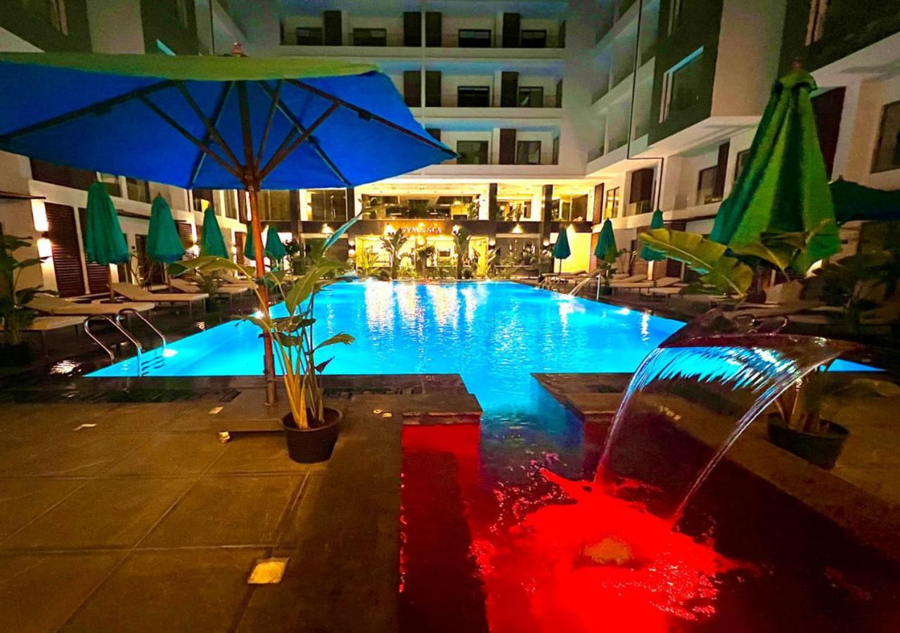 Sanctuary Sunlit Hurghada Haven With 4 Pools, Rooftop Sunsets & Gourmet Bites Steps Away Exterior photo
