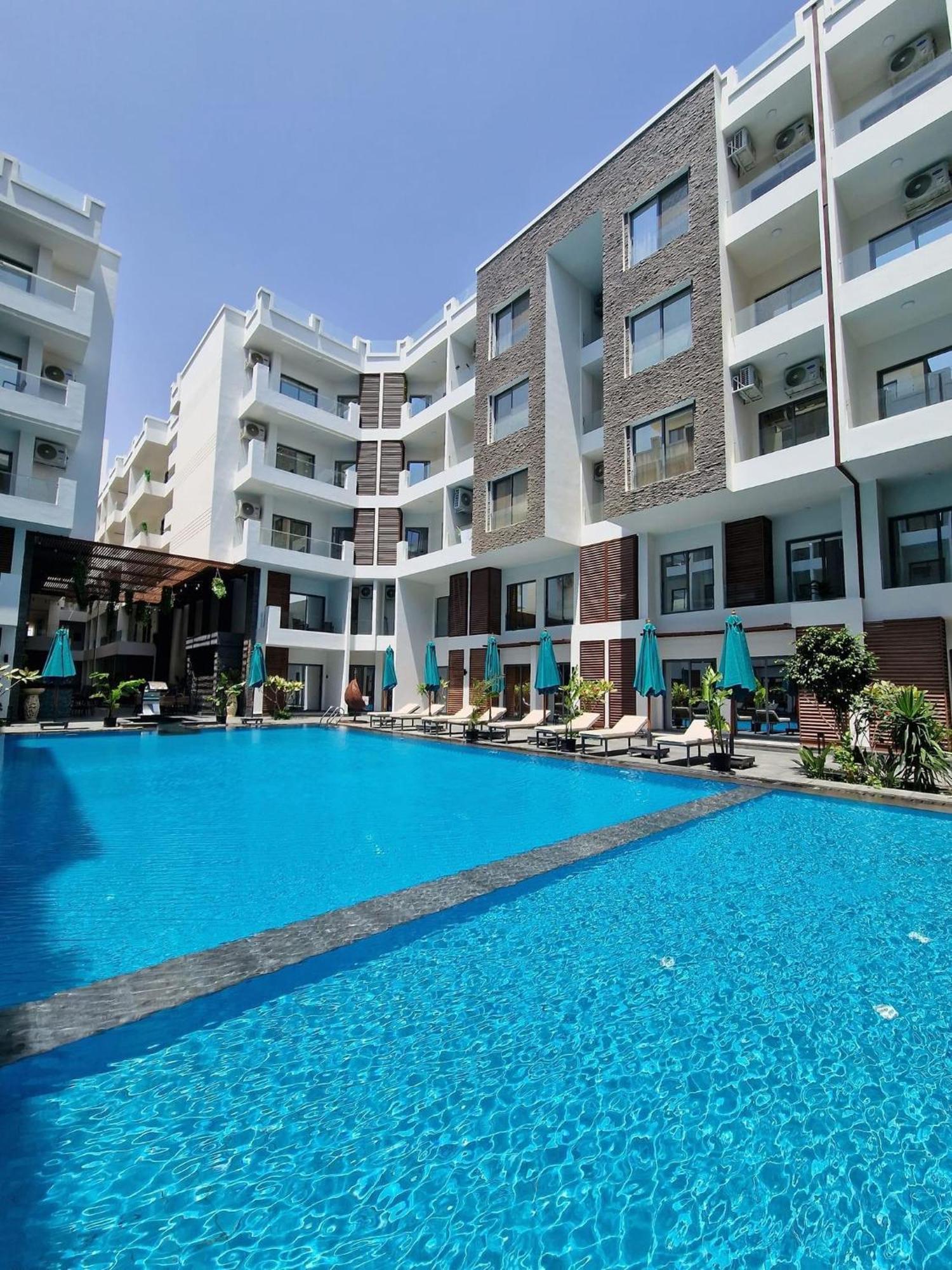 Sanctuary Sunlit Hurghada Haven With 4 Pools, Rooftop Sunsets & Gourmet Bites Steps Away Exterior photo